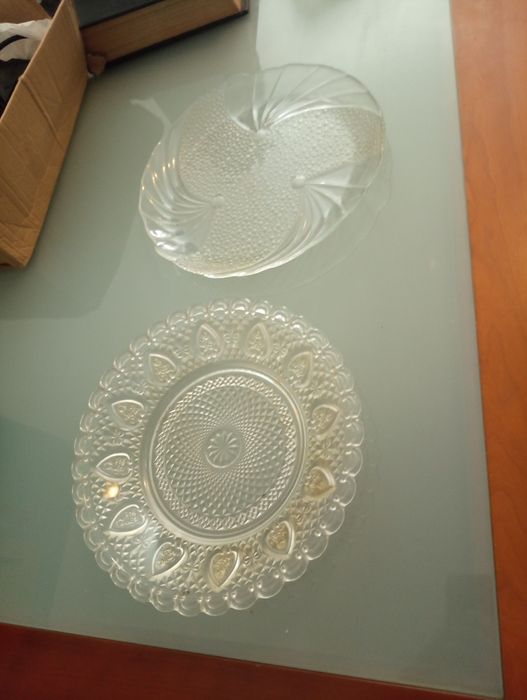 2 centros de mesa vintage - Vidro trasparente com relevo (medidas 32 cm e 30 cm diâmetro)