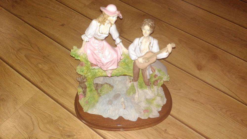 Peça decorativa em louça