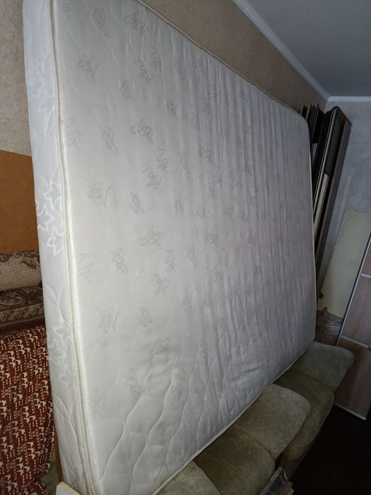 Ліжко з матрацом двухспальне 160/200