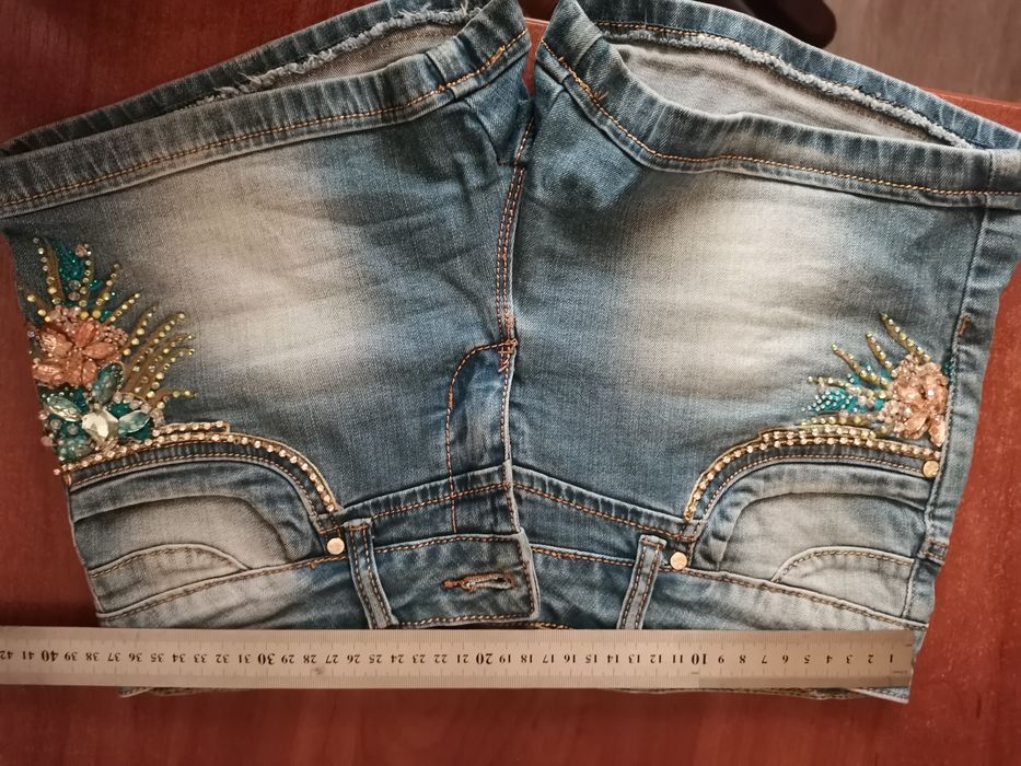 Шорты джинсовые.