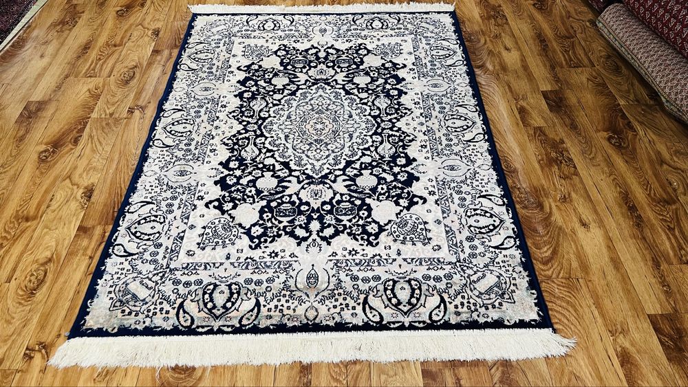 Piękny jedwabny dywan w stylu perskim 125 × 185 cm ponadczasowa elegencja