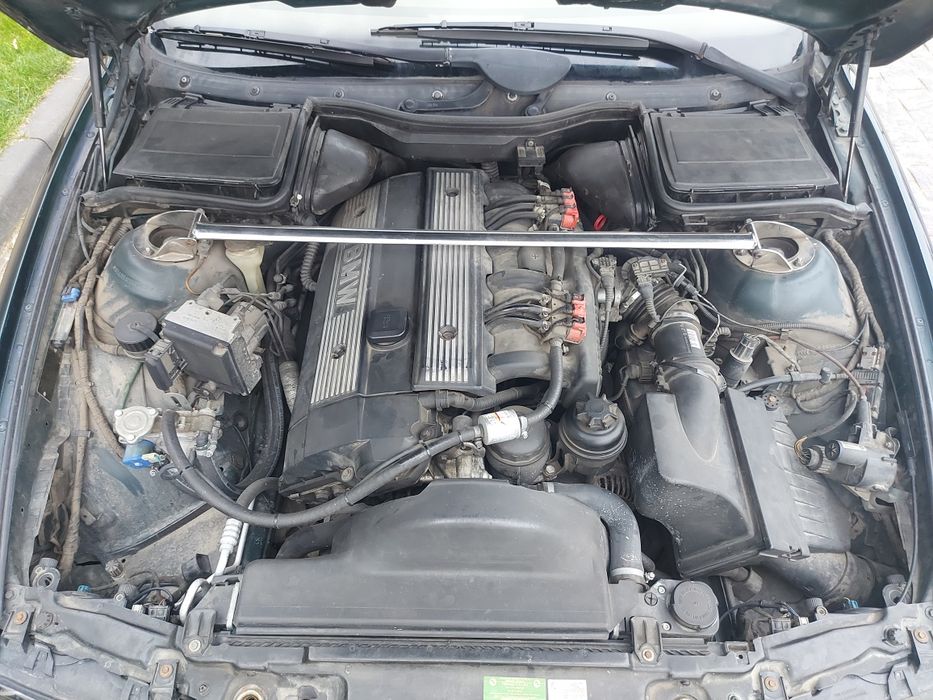 BMW 5-series e39 528i