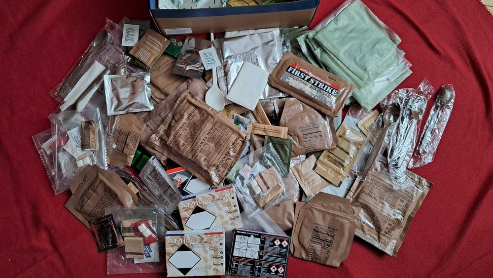 Komponenty racji żywnościowych prawie 3kg napoje kuchenki akcesoria