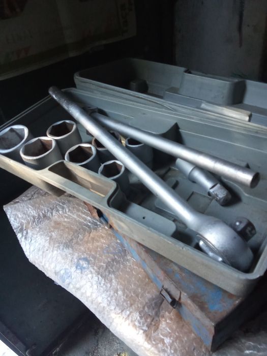 Conjunto chaves caixa. Roquete e acrescentos.