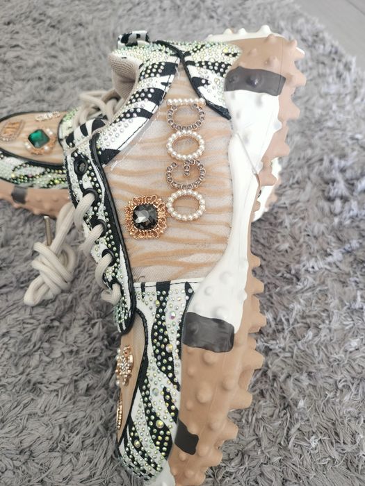 Vende-se tenis novos para mulher
