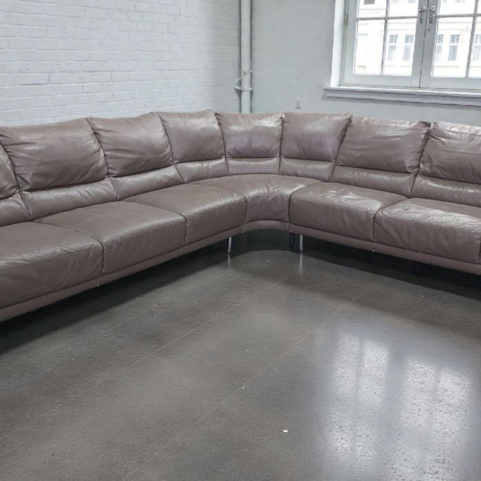 Шкіряний кутовий диван  коричневий.  Италия , Italsofa .  330*330  см