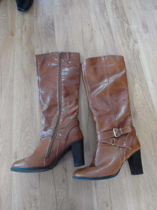 piękne jak nowe brązowe kozaki r.40