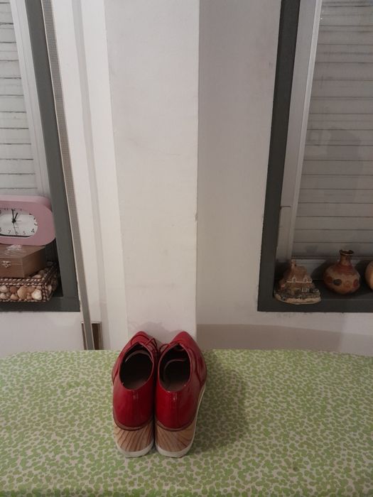 Vendo Sapatos de Senhora UTERQUE muito bonitos como novos