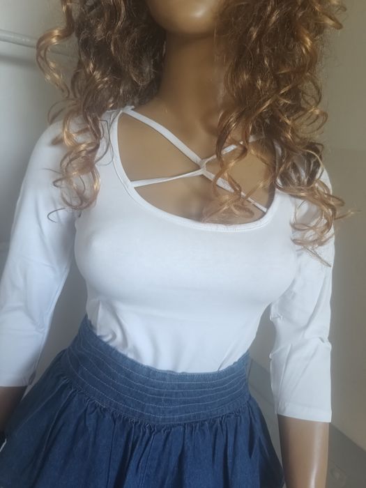 Białe body z długim rękawem