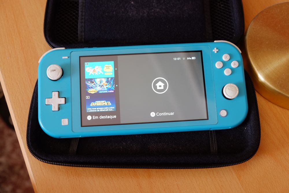 Nintendo Switch e carregador