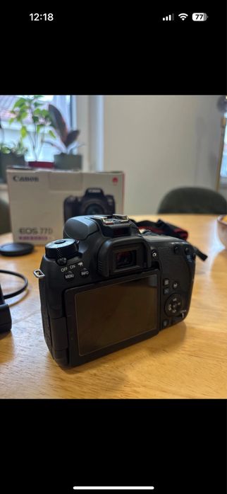 Máquina Fotográfica Reflex CANON EOS 77D EF-S18-55 F4-5.6 IS STM
