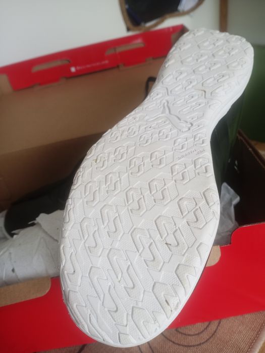 Sapatilhas futsal puma pro 38.  Novas.