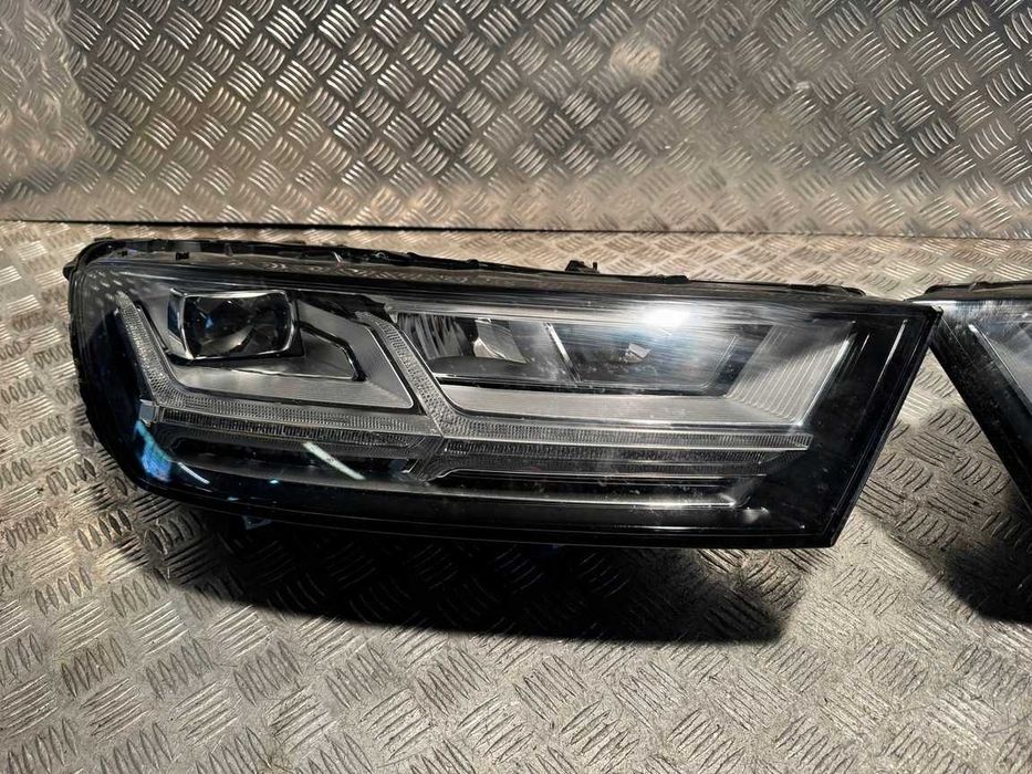 AUDI Q7 4M Фари передні Xenon