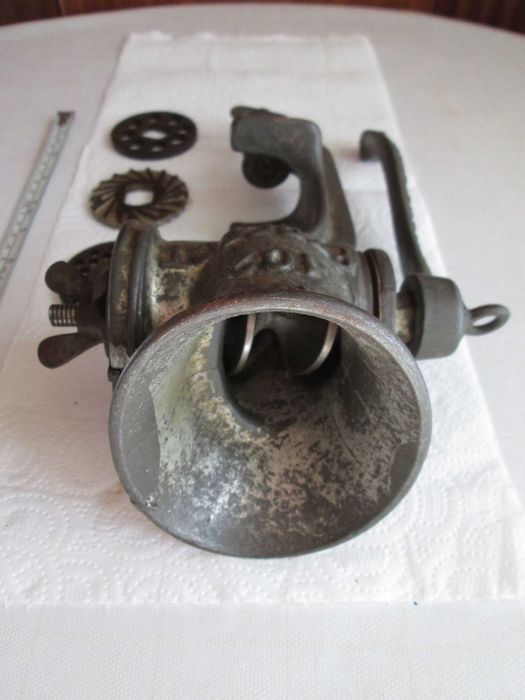 Velharias - Máquina de Moer Carne Antiga para Decoração - Husqvarna