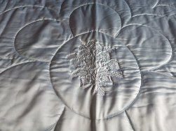 Colcha de casal com almofadas