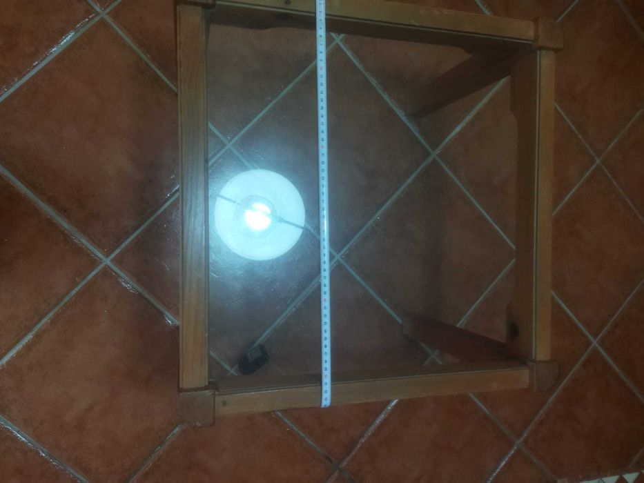 Mesa de café, com tampo em vidro