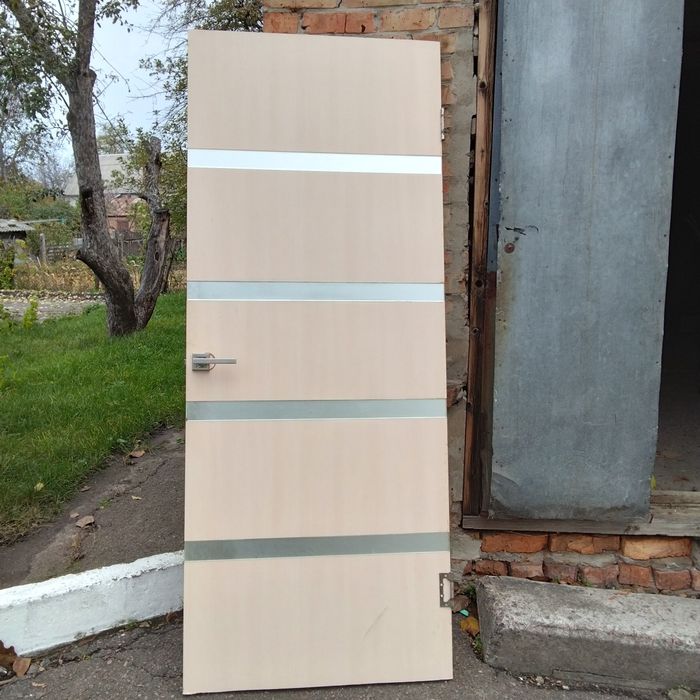 Продам двері в хорошому стані.