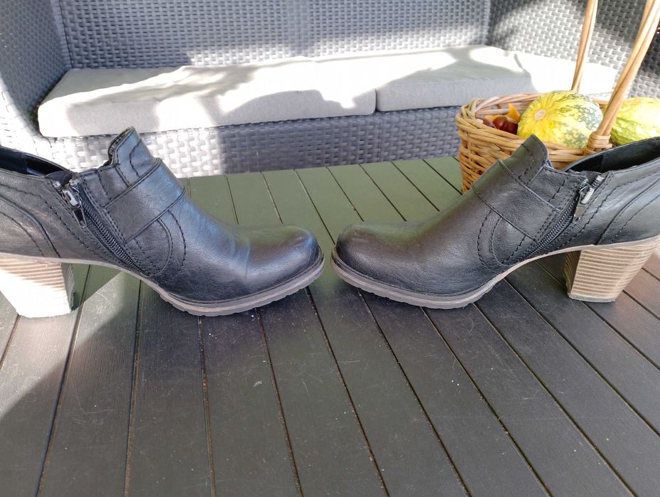 Botki Gracelang. Obcas 7 cm. Rozmiar 39. Czarne.