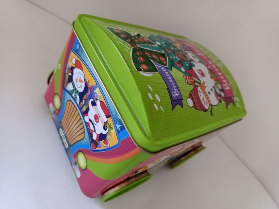 Велика металева коробка