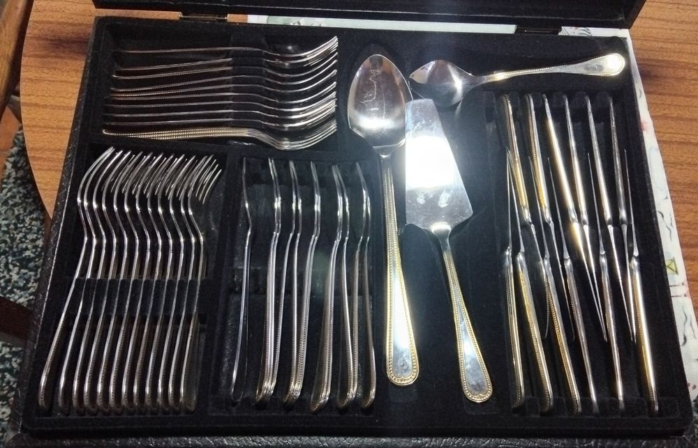 Flatware Set (Never Used)436943294332948480