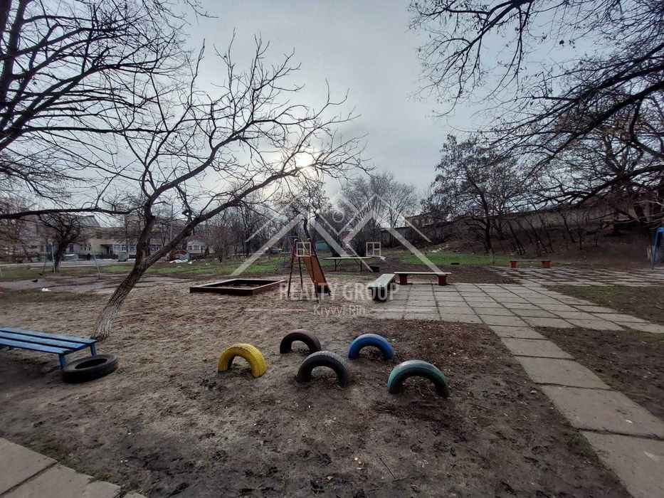 Продаж гарної 3к з ремонтом, меблями та технікою у ЦМ р-ні