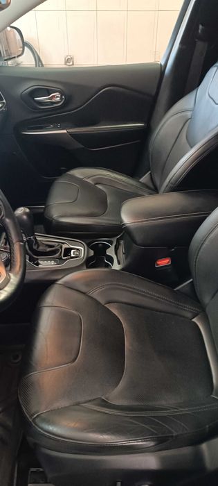 обменяю или продам джип чероки кл