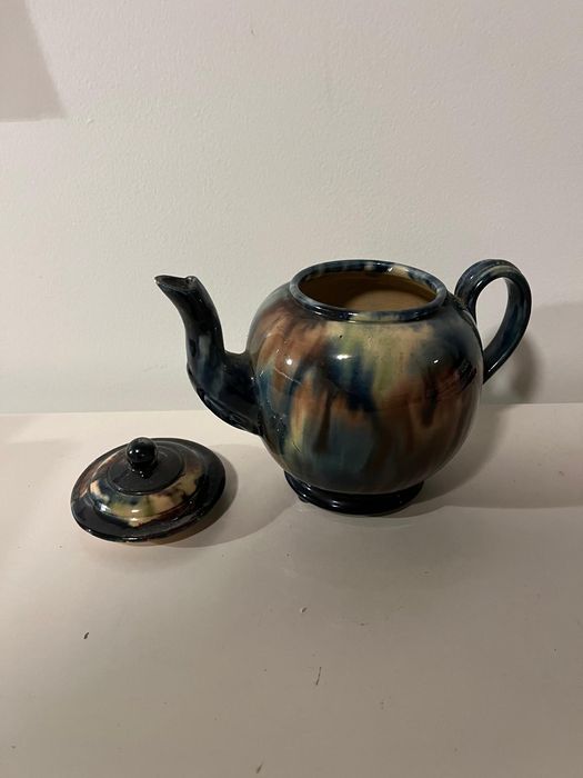 Bule de chá artesanal em cerâmica esmaltada – peça decorativa”