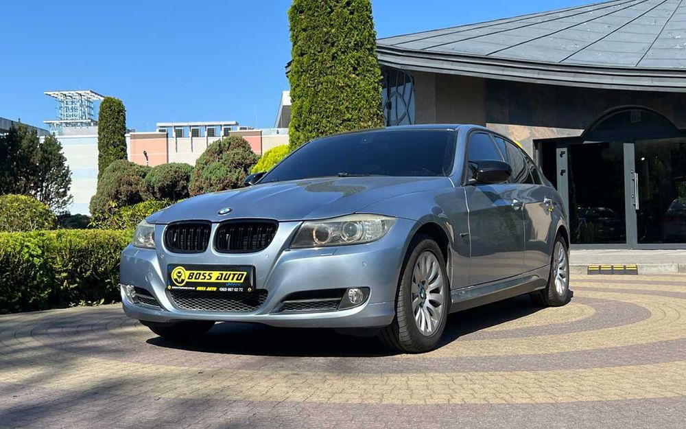 BMW 320 I 2009 року