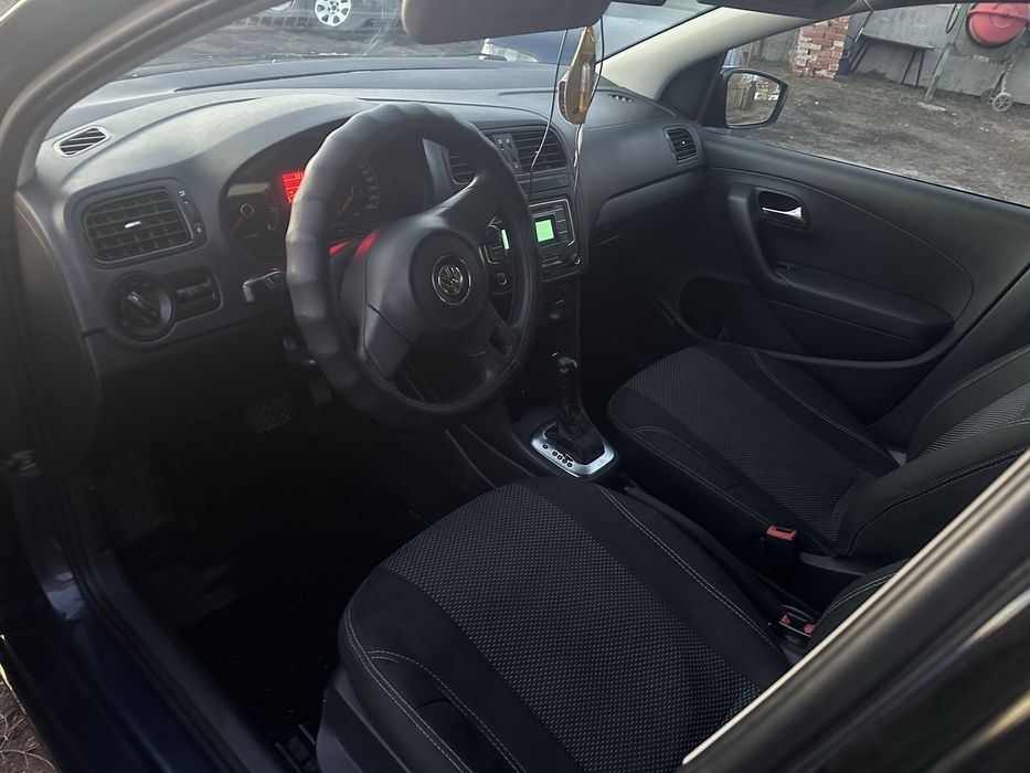 Продам семейный автомобиль