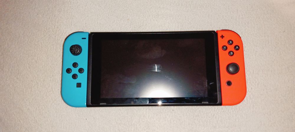 Nintendo Swith.tylko samo Nintendo z joyconami i grami.Gry bez pudełka tylko w takim opakowaniu i bez ładowarki.Odbiur tylko osobisty