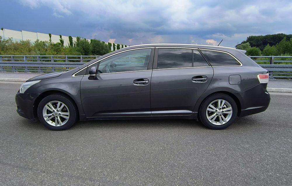 Toyota Avensis 2.0 126 km