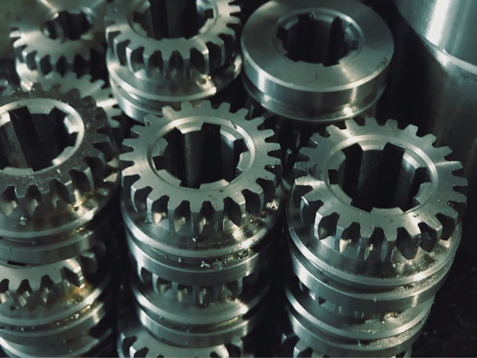 Нарізка зуба, зубофрезерна та  зубодовбальна робота