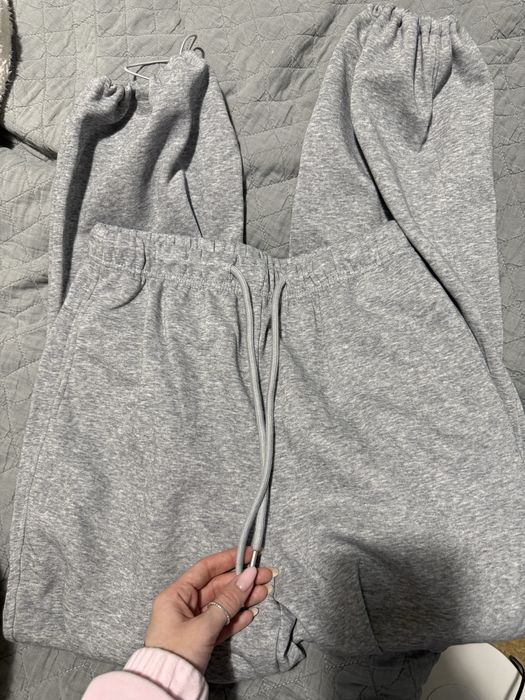 Нові спортивні штани