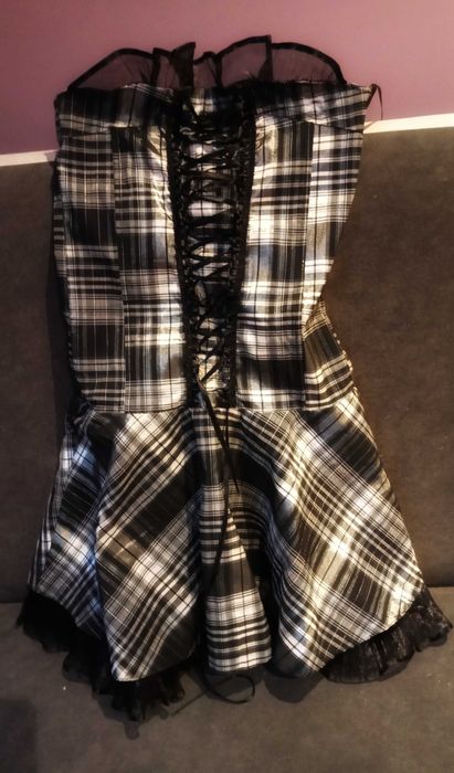 Czarno-biała sukienka z tiulem i fiszbinami rozm.L gorsetowa