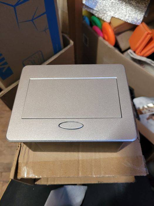 Розетка в стільницю