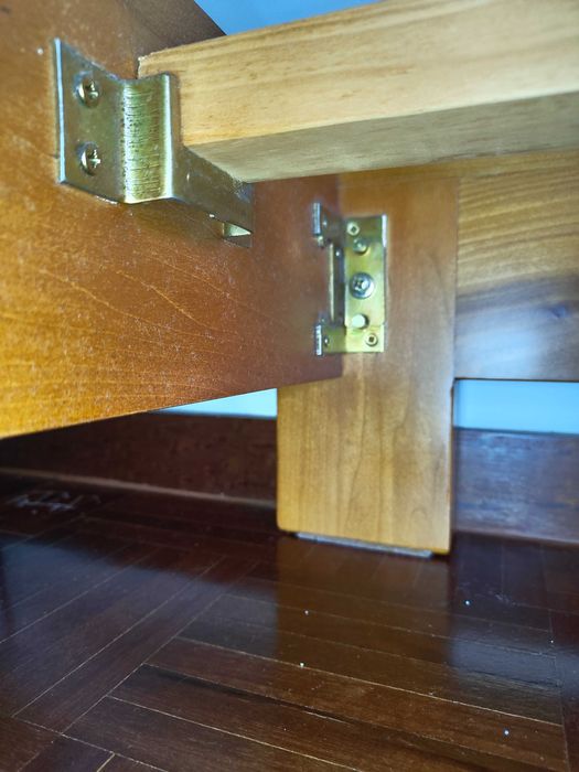 Cama de cerejeira maciça com estrado