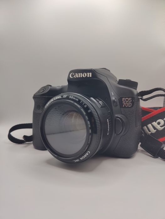 Câmara fotográfica Canon EOS 70D + Lente Canon EF 50mm f/1.8 II