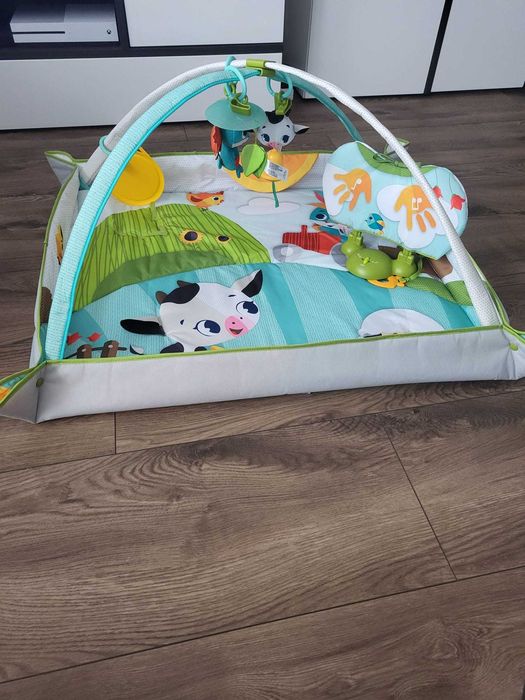 mata edukacyjna firmy Tiny Love Gymini Kick & Play Farma.