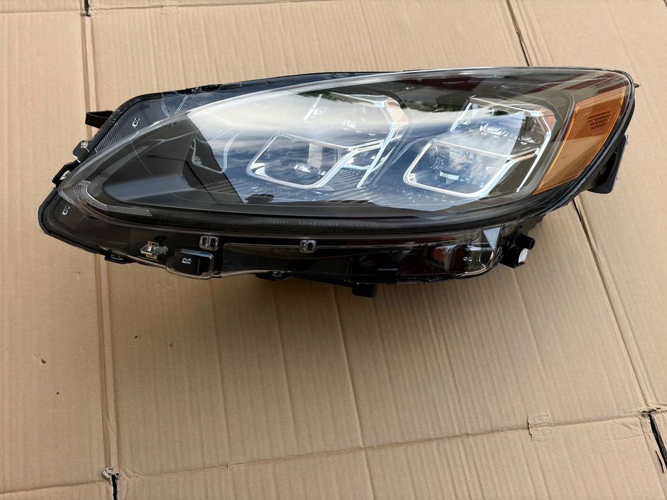 Фары Ford Kuga/Escape (20-24)