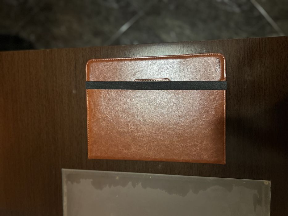 Capa Oduio em Pele Real para iPad — Castanha