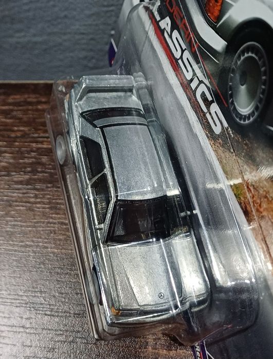 Hot Wheels Premium Mercedes-Benz 190 E Evolution