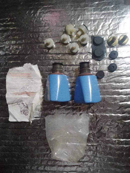 VARILIS ROSJA.Niebieskie Zawory z uszczelką do kranów.PRL.Unikat