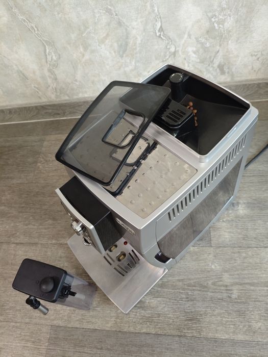Кофемашина DeLonghi ECAM 23.450s