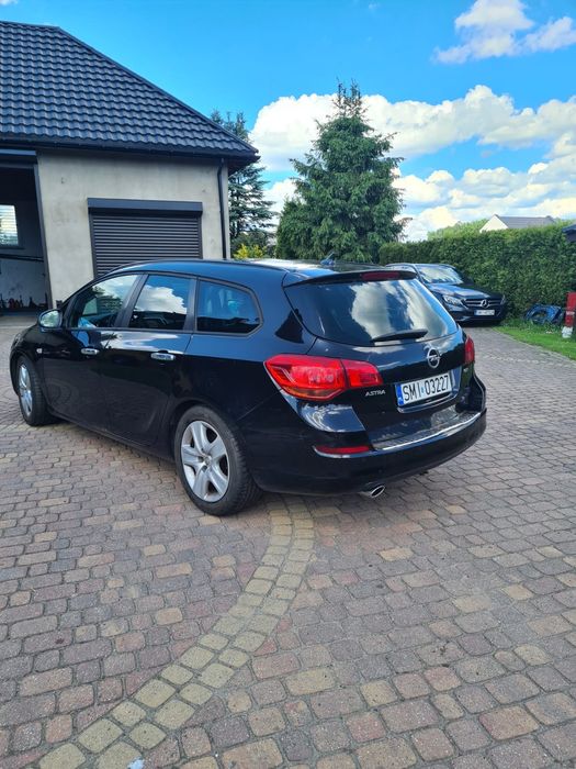 Opel Astra 2011 rok
