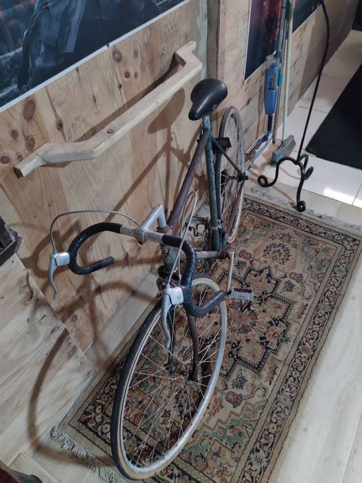 Bicicleta antiga para restauro