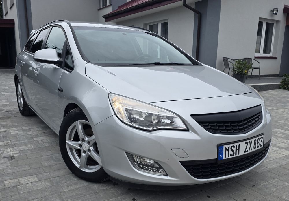 Opel Astra J 1.4 Turbo Klima Alu Navi z Niemiec
