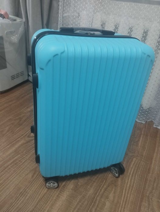 Продам чемодан новый в использовании не был размер 24