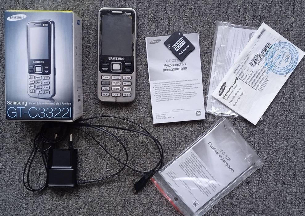 Кнопочний телефон Samsung