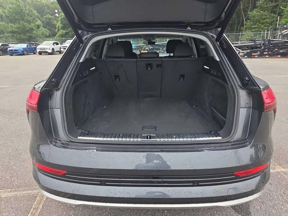 Audi E-Tron      2019