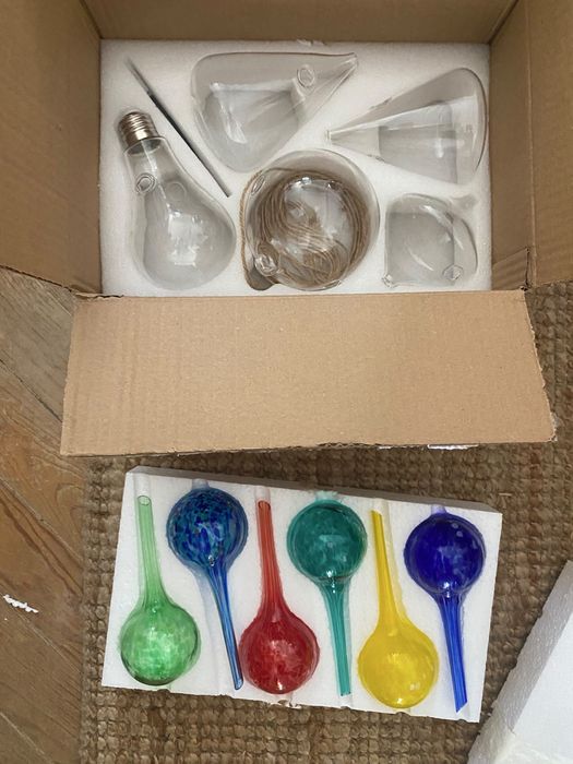 Vasos de vidro decorativos e Globos de rega